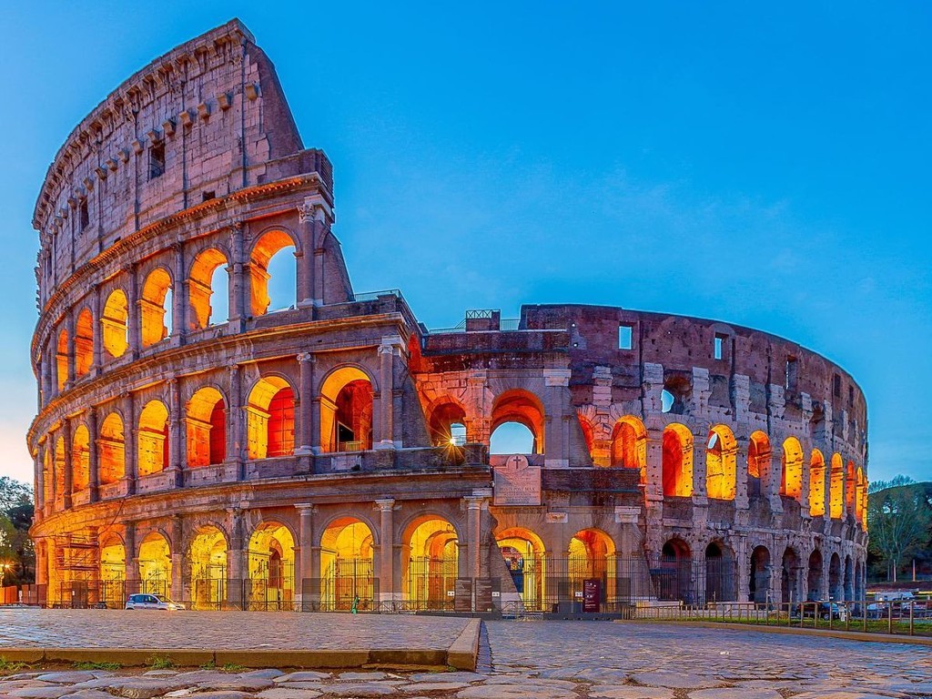 How to travel from Fiumicino Airport (FCO) to Rome and back?