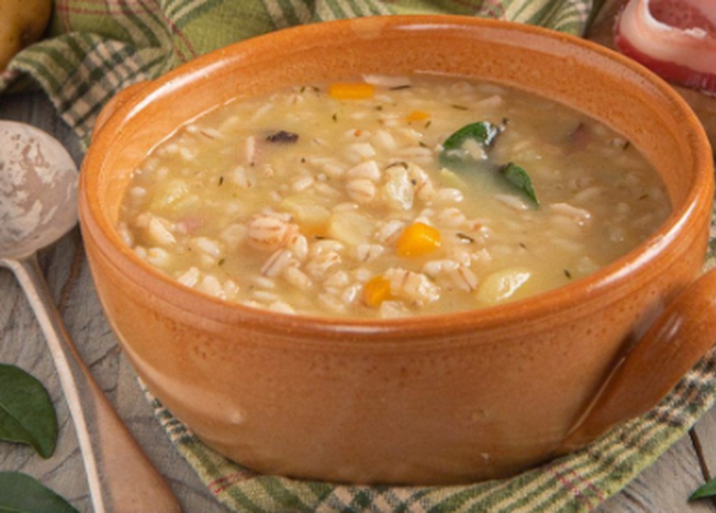 A bowl of Graubünden barley soup with vegetables.